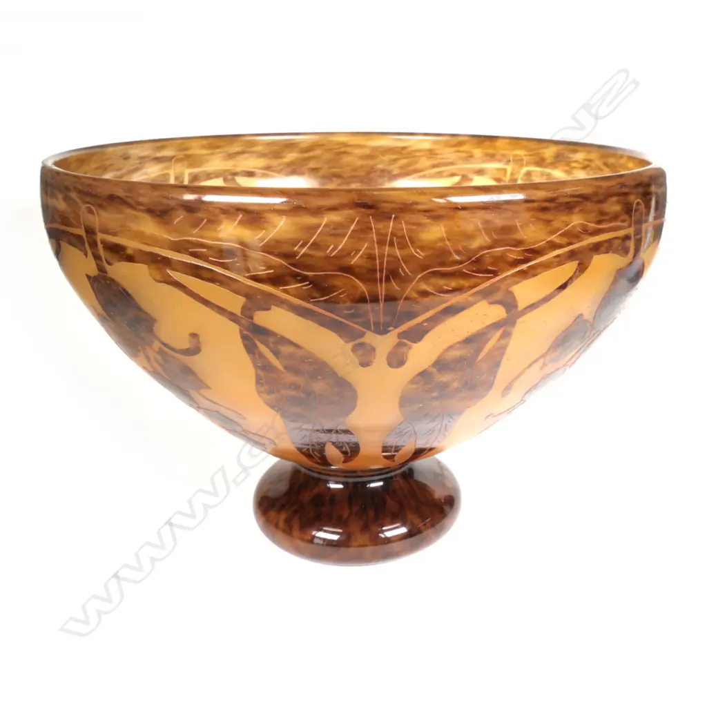 An impressive early 1900s ‘Le Verre Française’ cameo art glass bowl Image 1++