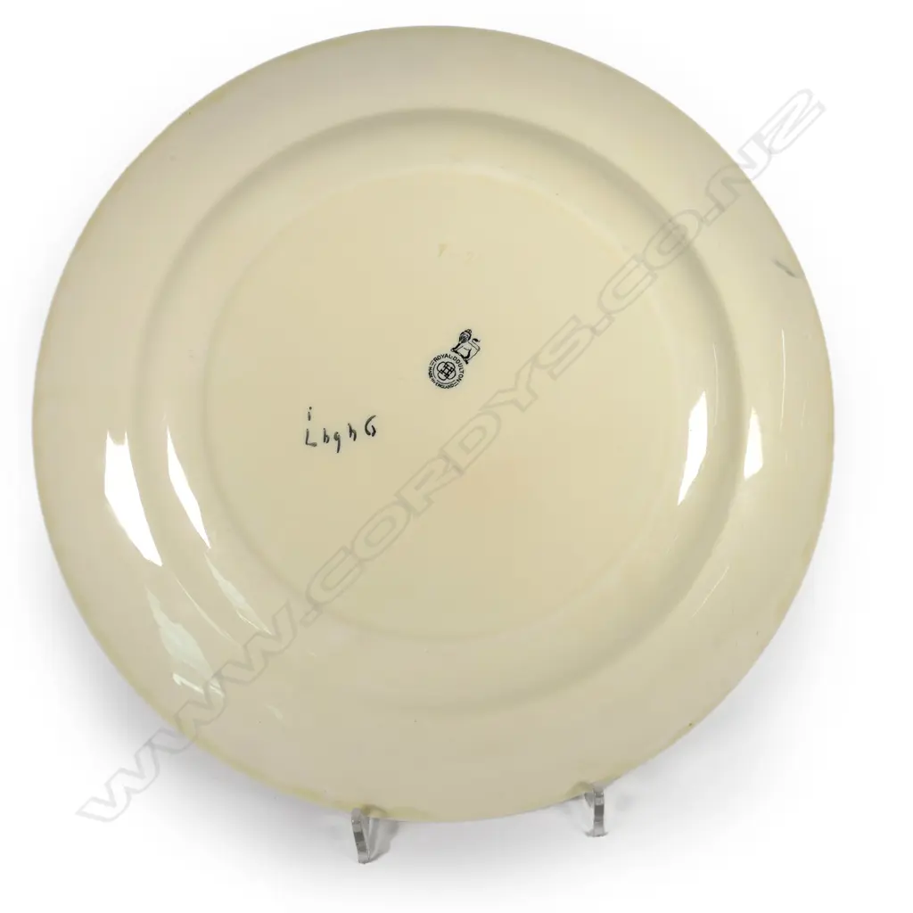 A Royal Doulton cabinet plate Image 1++