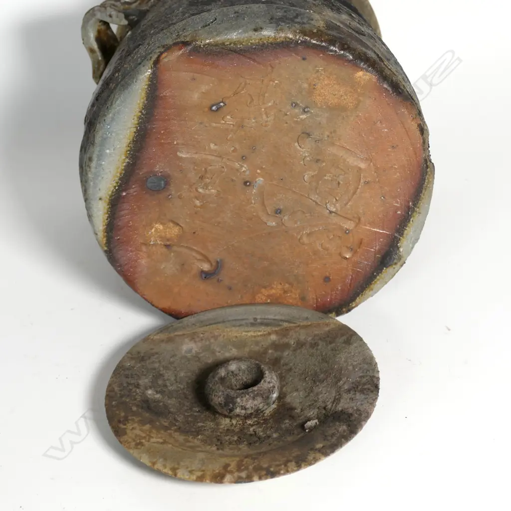 A Japanese Bizen studio pottery lidded pot/water vessel Image 1++