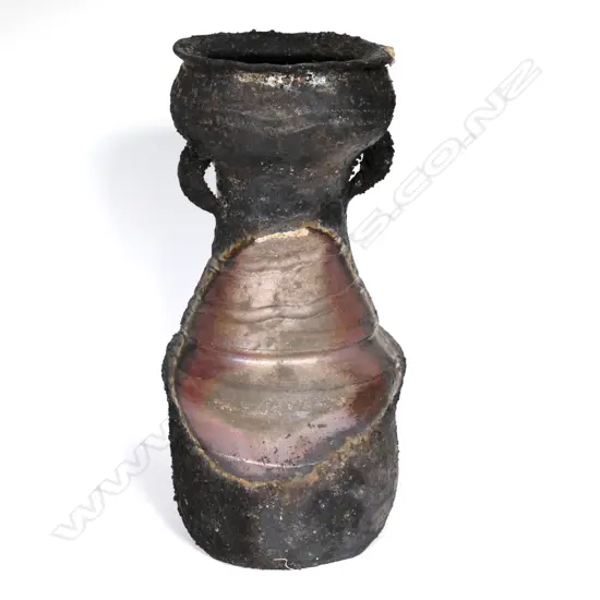 A Japanese Bizen studio pottery vase