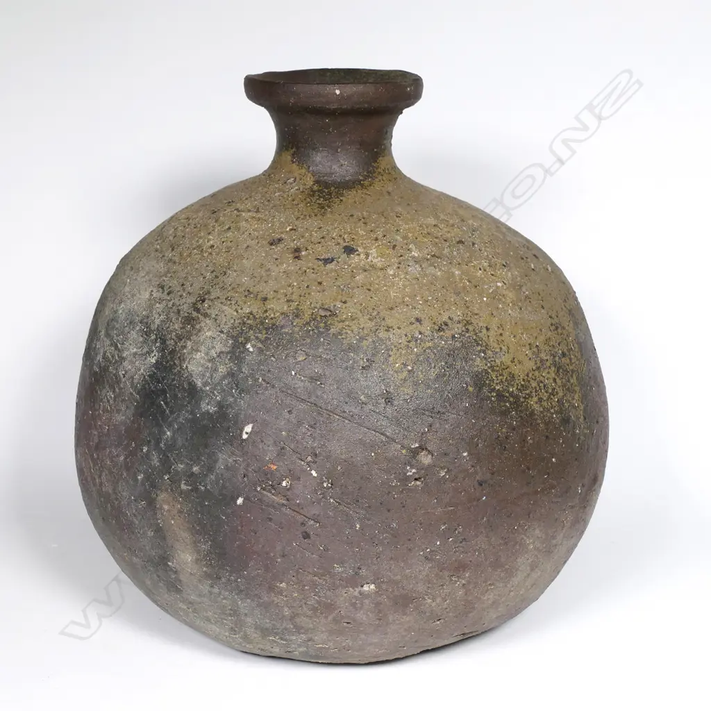 A Japanese Bizen studio pottery vase Image 1++
