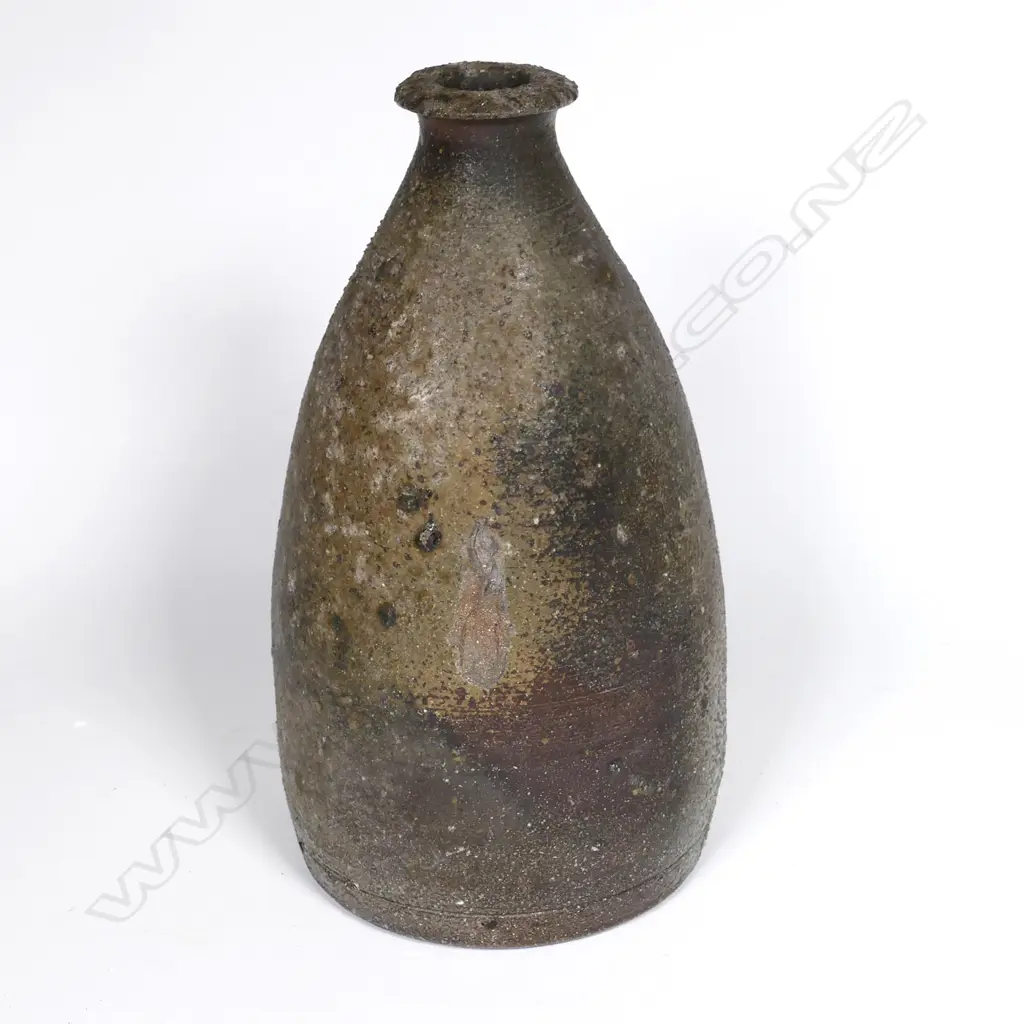 A Japanese Bizen studio pottery specimen vase Image 1++