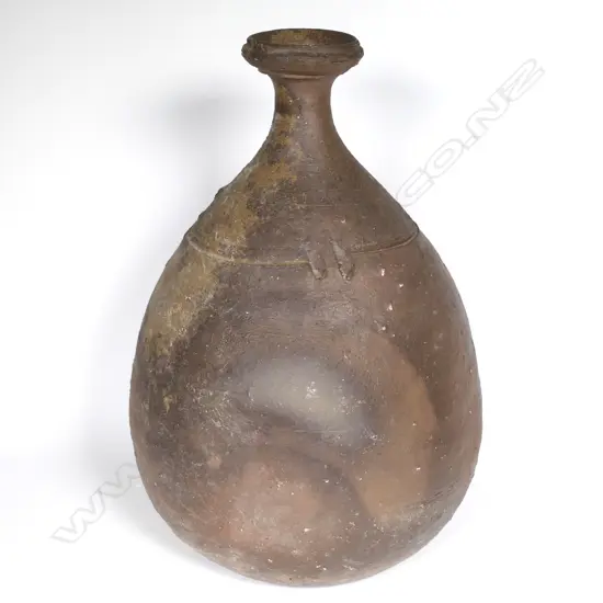 A Japanese Bizen studio pottery vase