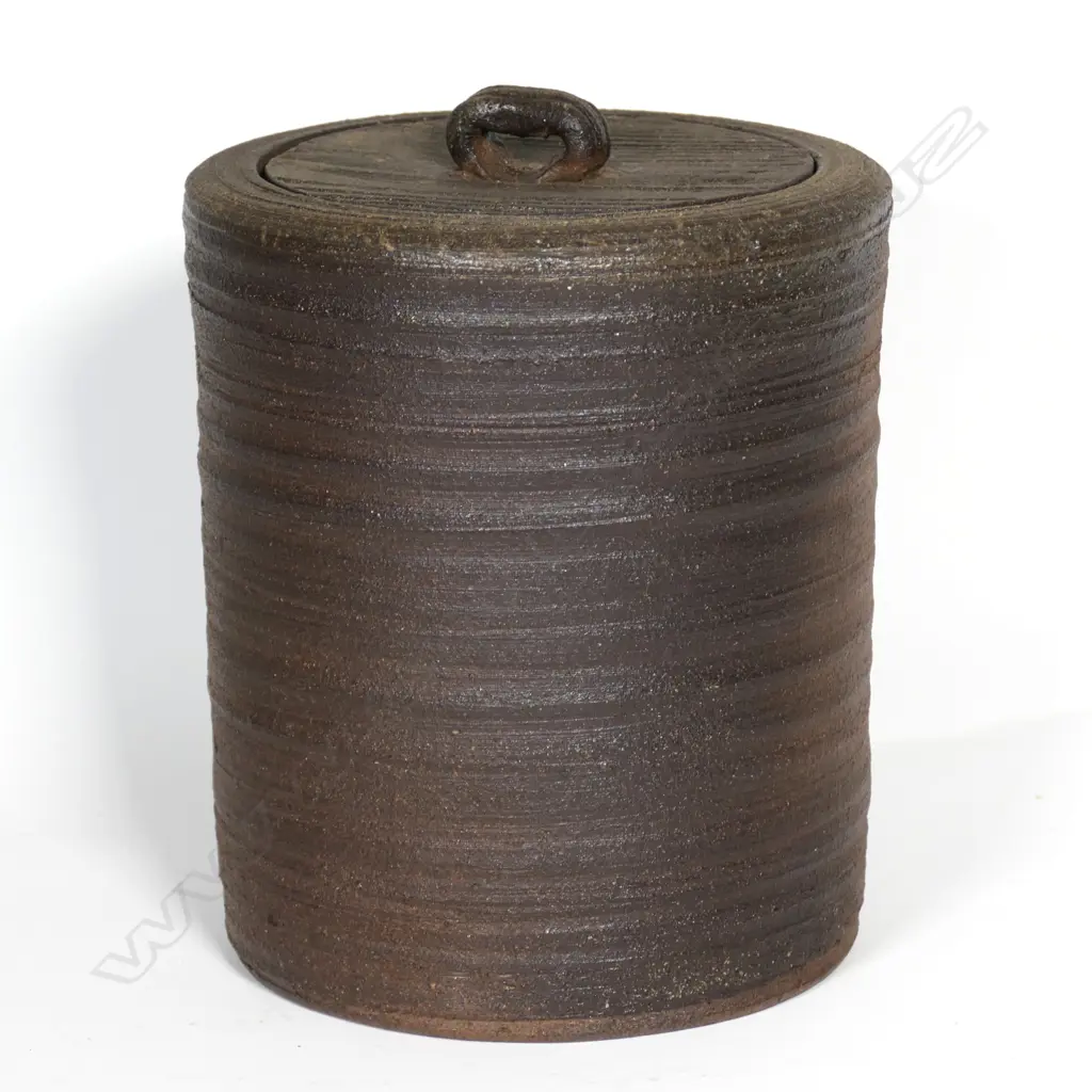 A Japanese Bizen studio pottery cylindrical lidded jar Image 1++