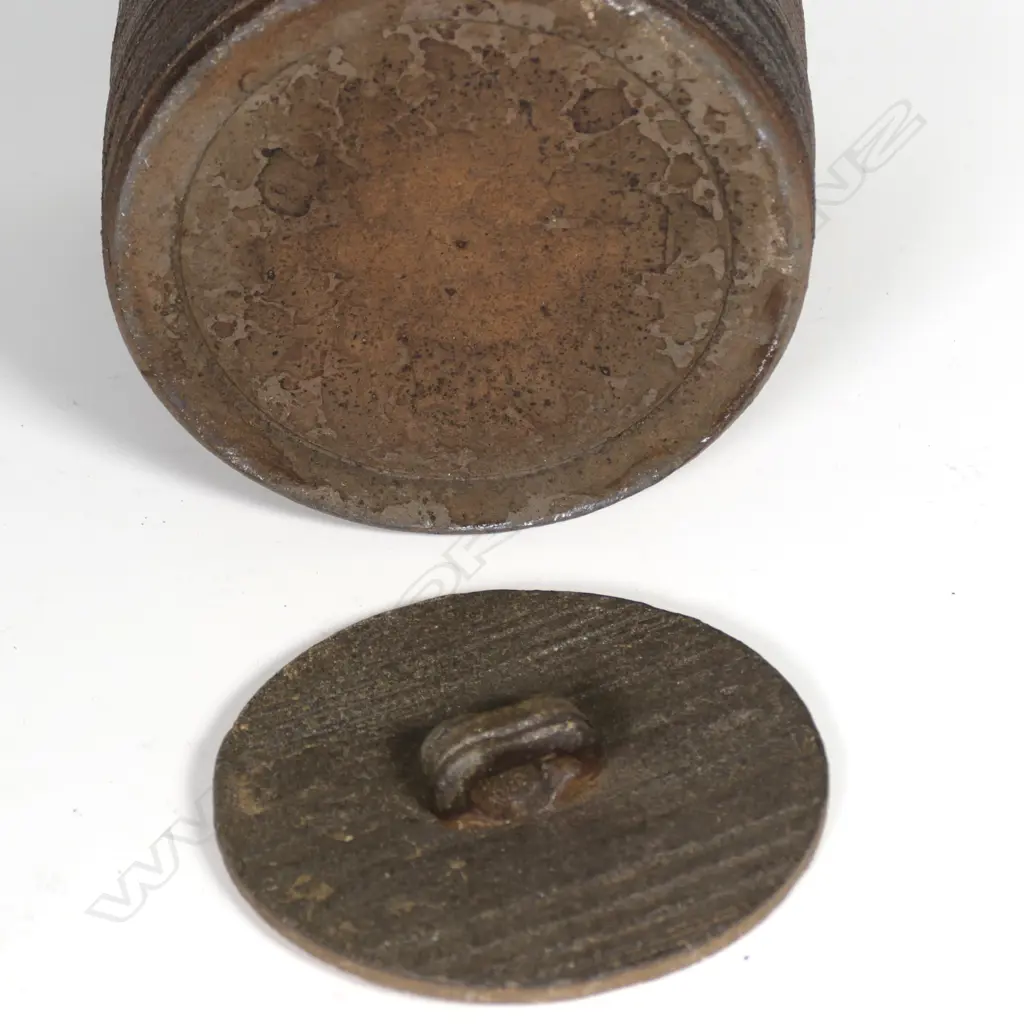 A Japanese Bizen studio pottery cylindrical lidded jar Image 1++