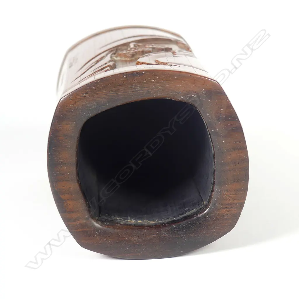 A fine bamboo section carved brush pot Image 1++