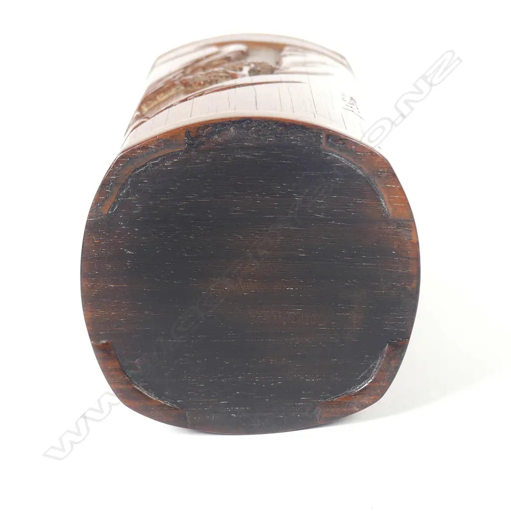 A fine bamboo section carved brush pot Image 1++