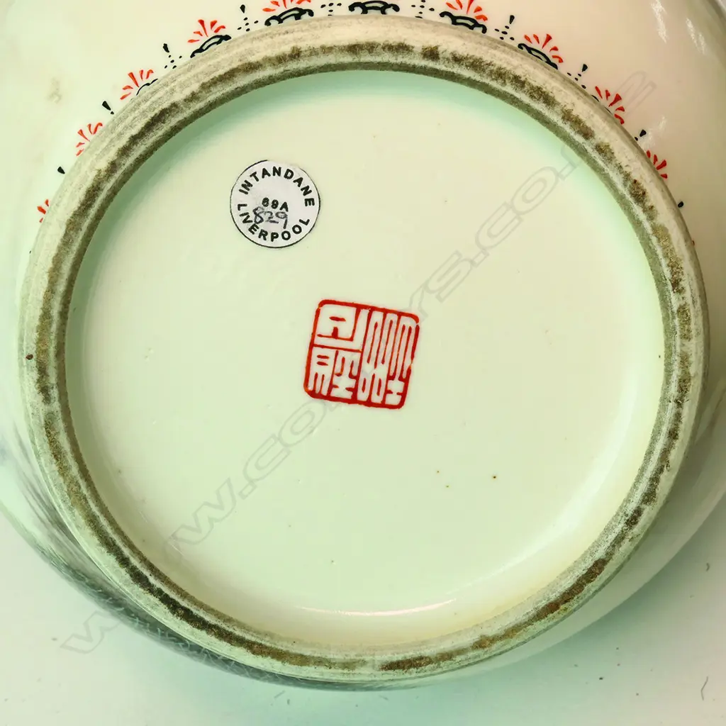 A Chinese porcelain bottle vase painted in Qianjiang style Image 1++