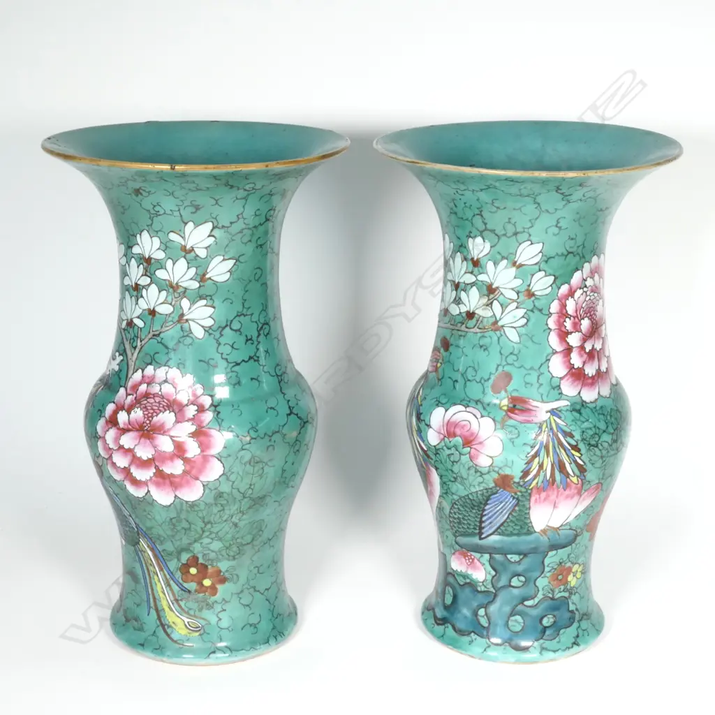 A pair of Chinese porcelain yenyen shape vases Image 1++