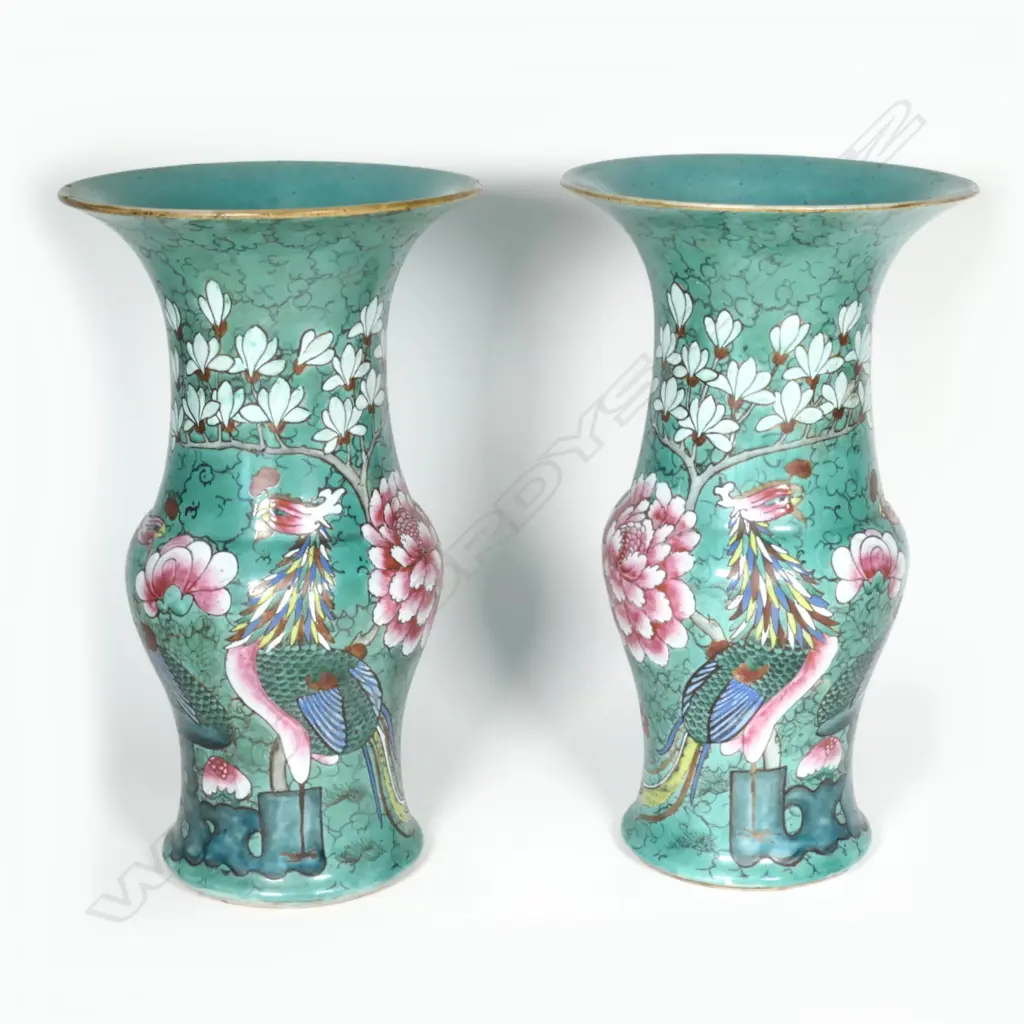 A pair of Chinese porcelain yenyen shape vases Image 1++