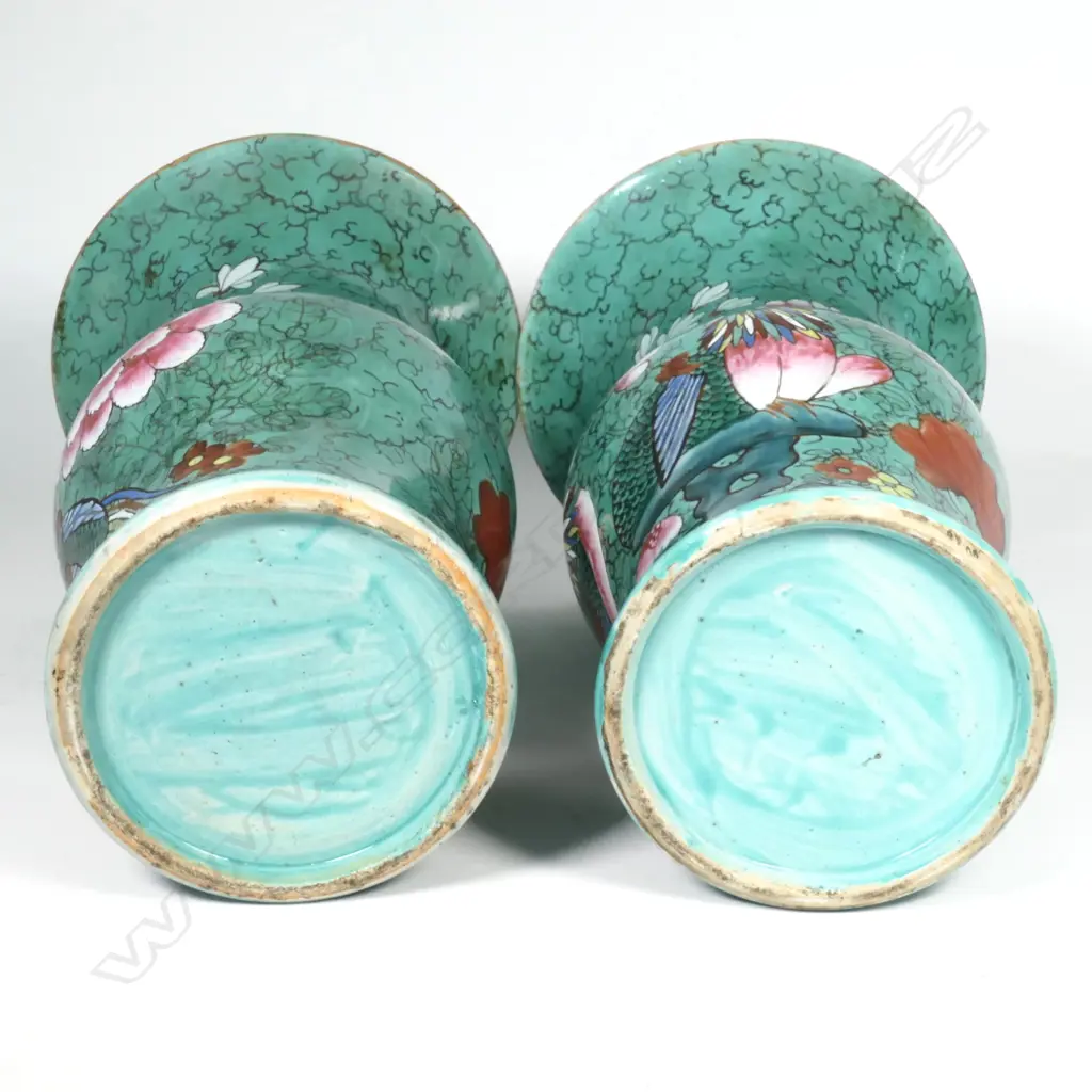 A pair of Chinese porcelain yenyen shape vases Image 1++