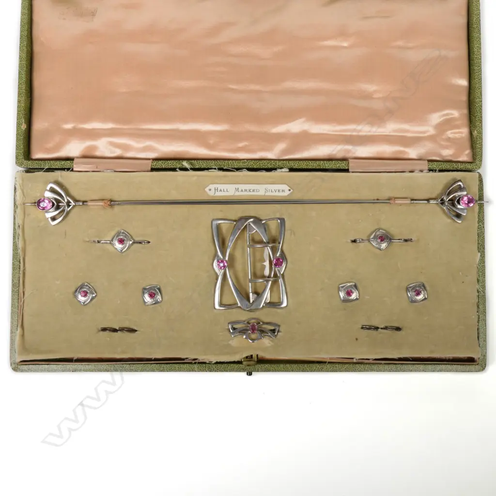 An Edwardian silver Art Nouveau accessory set Image 1++