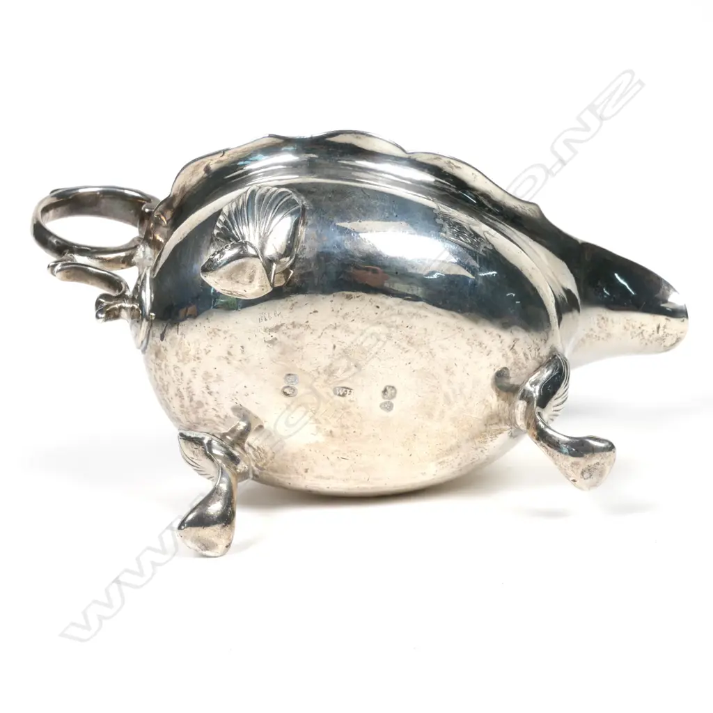A William IV silver sauce boat Image 1++