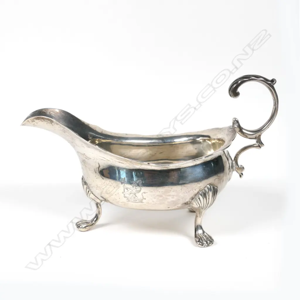 A William IV silver sauce boat Image 1++
