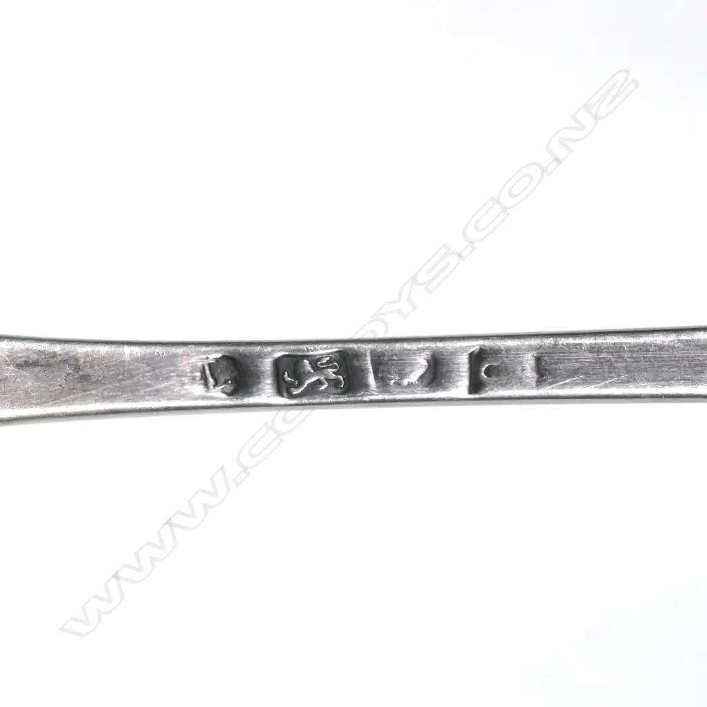 A George III silver gravy strainer spoon Image 1++