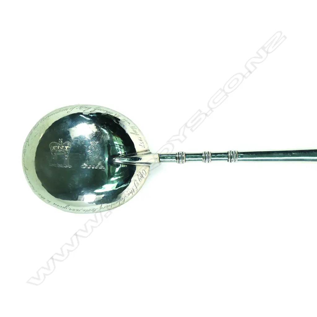 An impressive silver serving spoon Image 1++