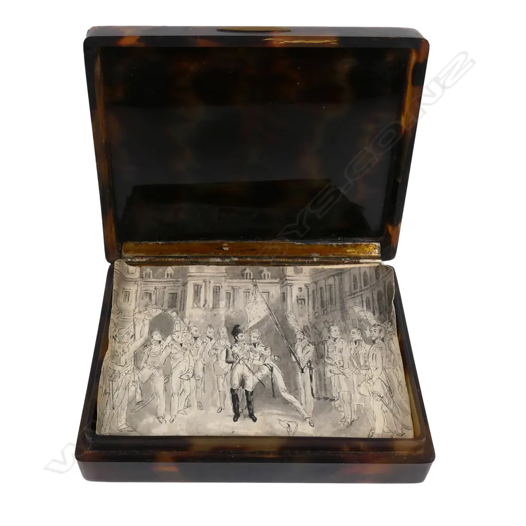 A 19thC French tortoiseshell snuff box Image 1++
