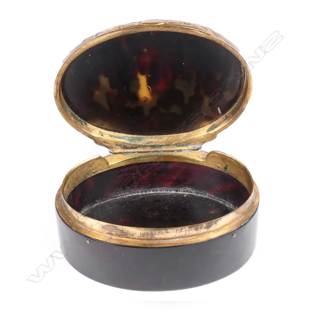 A Regency piqué and tortoiseshell bonbonnière Image 1++