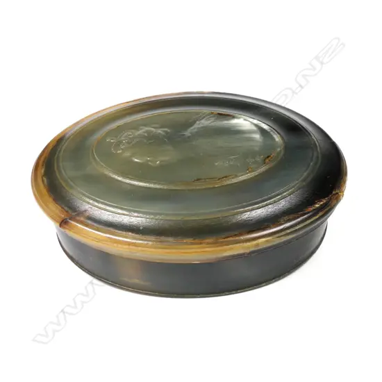 An 18thC pressed horn snuff box