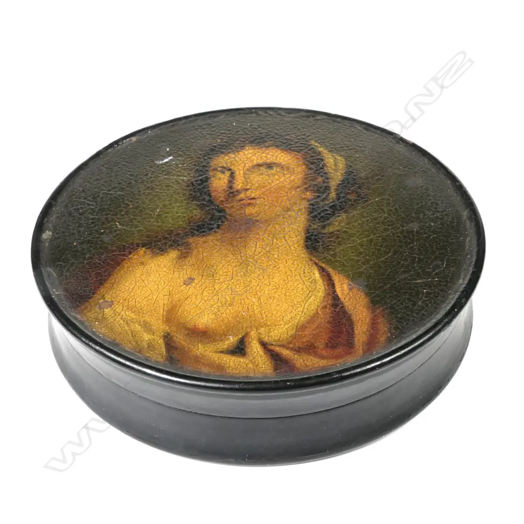 A 19thC papier-mâché snuff box Image 1++
