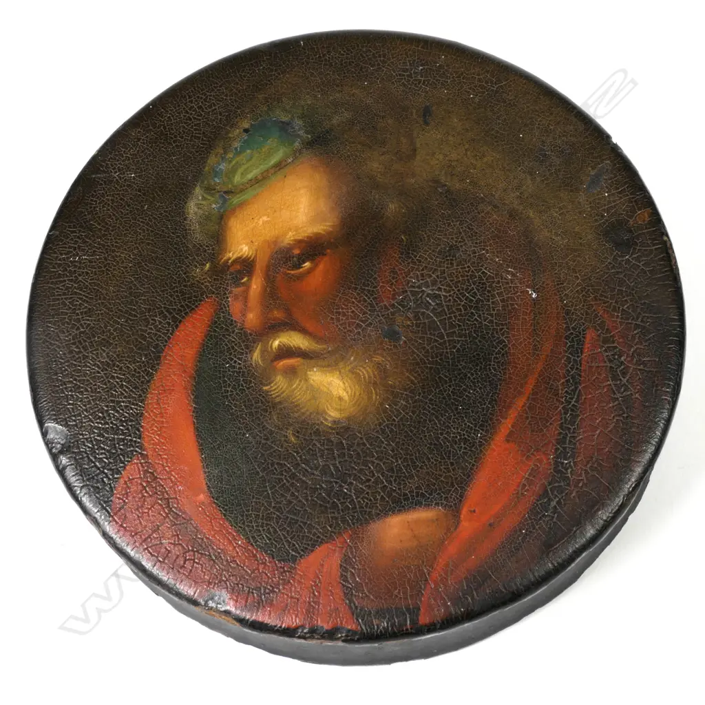 A 19thC papier-mâché snuff box Image 1++