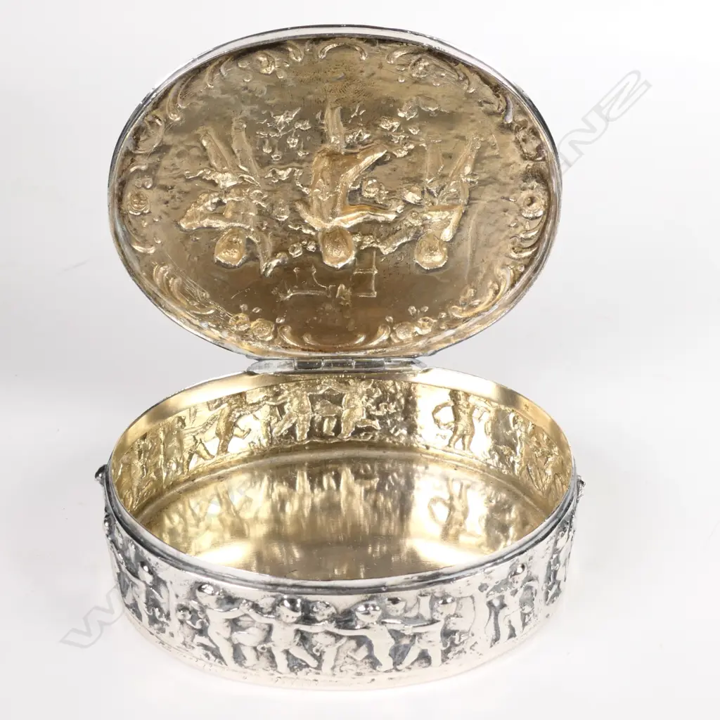 A Hanau .800 silver box Image 1++