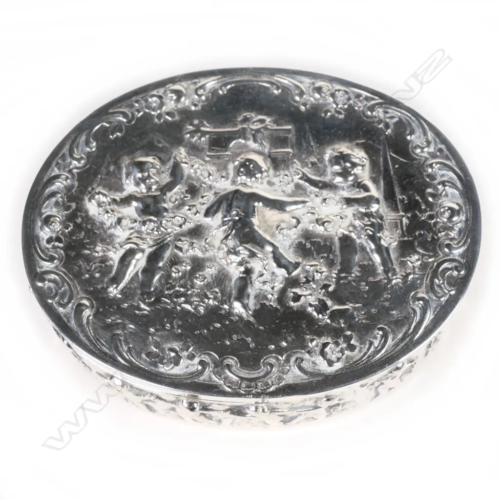 A Hanau .800 silver box Image 1++