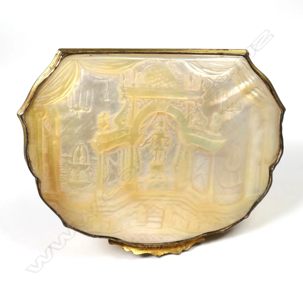 A 19thC mother of pearl and gilt bonbonnière Image 1++