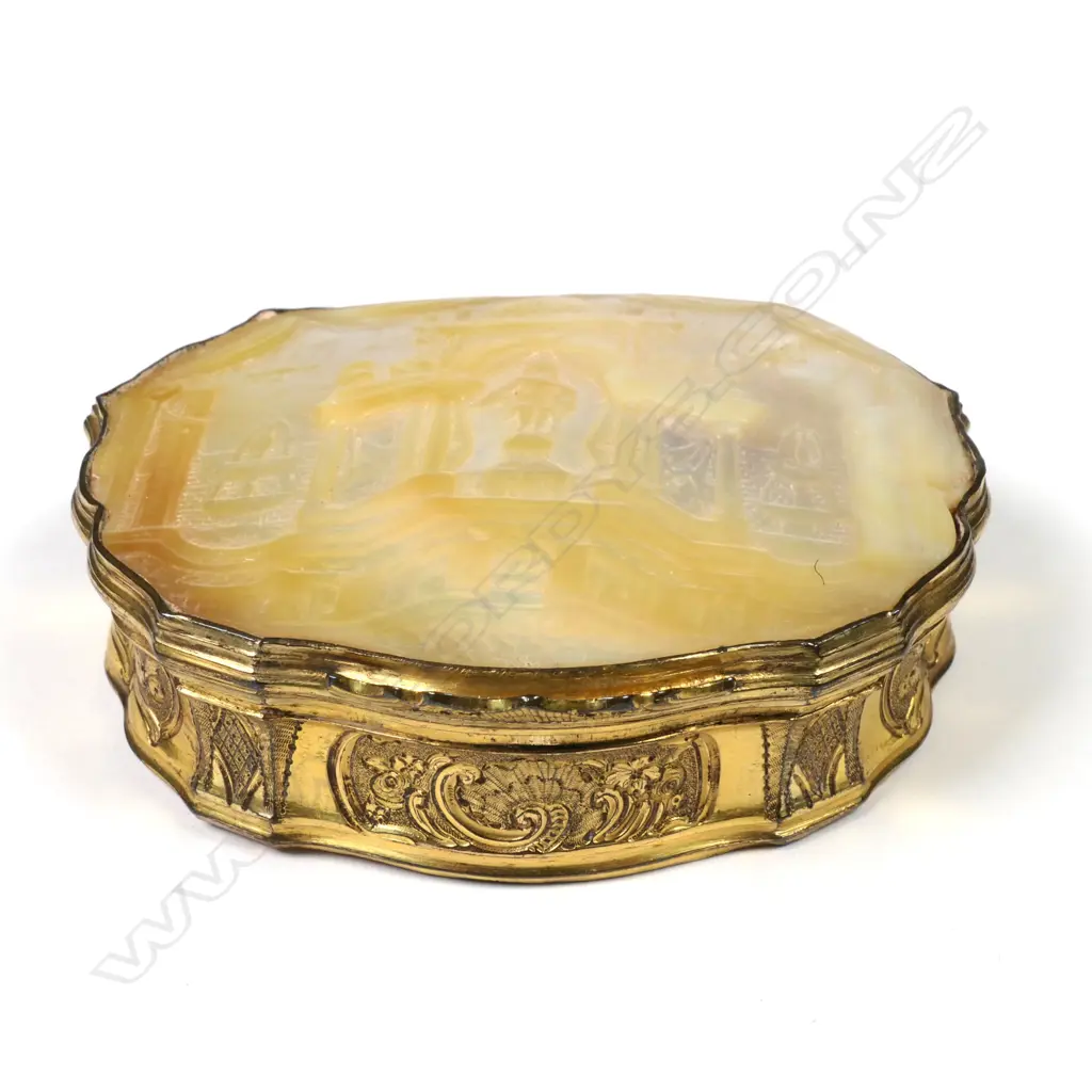 A 19thC mother of pearl and gilt bonbonnière Image 1++