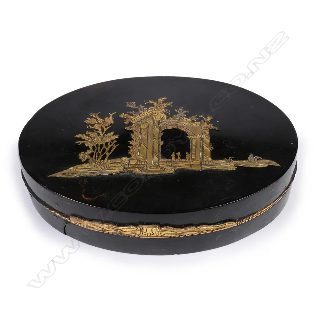 An early 19thC tortoiseshell snuff box Image 1++