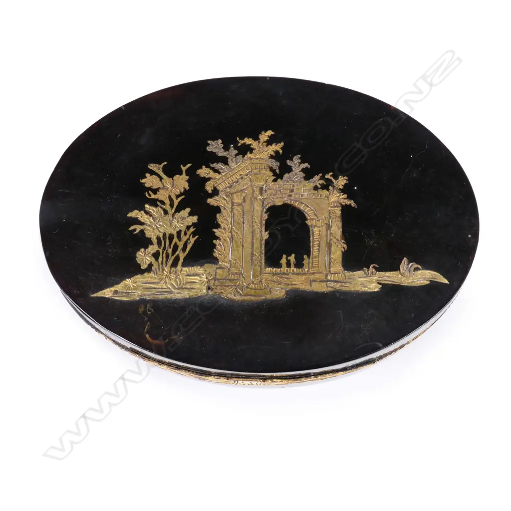 An early 19thC tortoiseshell snuff box Image 1++