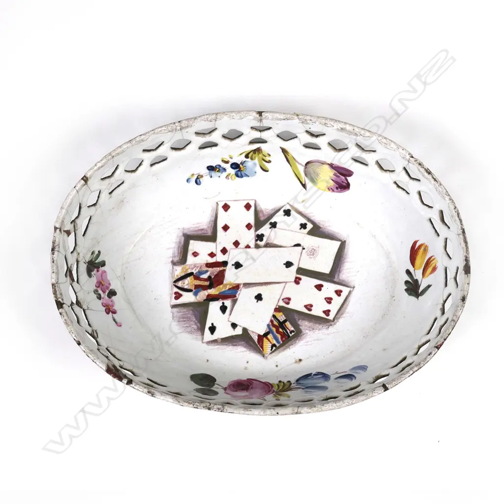 A small enamel dish Image 1++