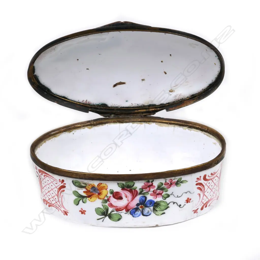 A Georgian Bilston style enamel bonbonniere Image 1++
