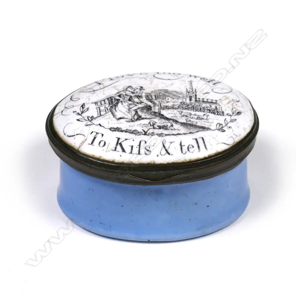 A Georgian Bilston style enamel patch box Image 1++