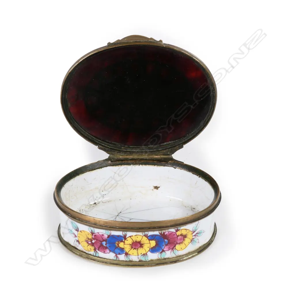Two 19thC enamel snuff boxes Image 1++