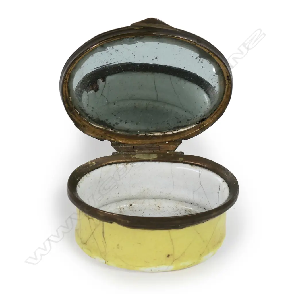 Two 19thC enamel snuff boxes Image 1++