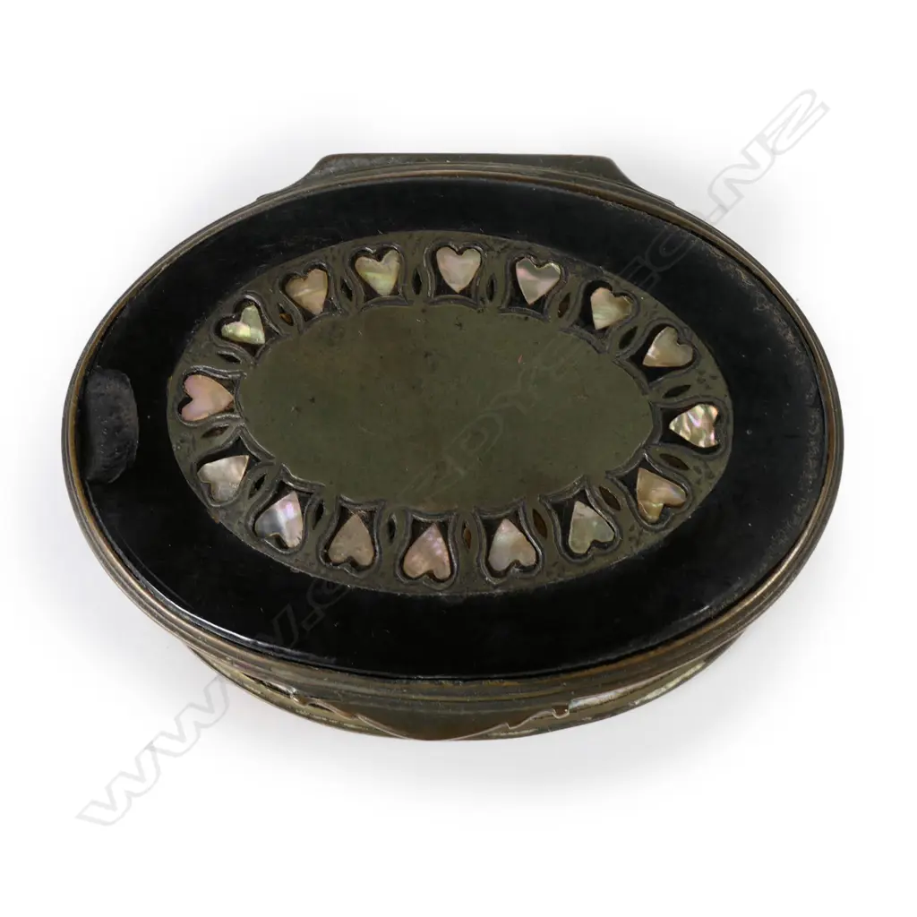 Two 19thC enamel snuff boxes Image 1++