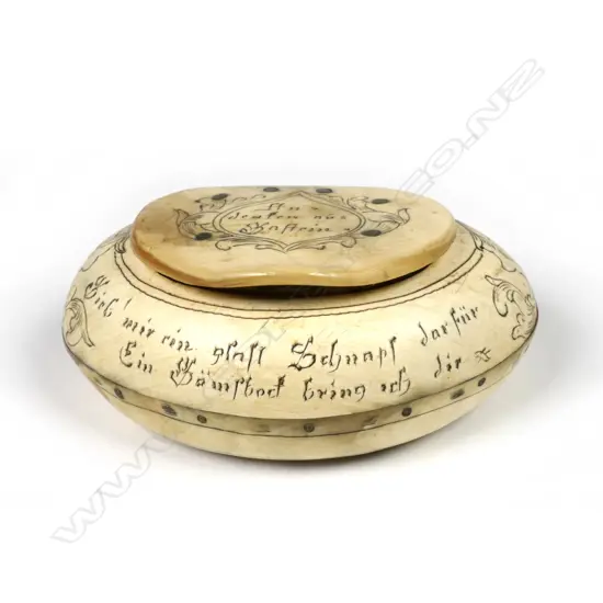A 19thC ox horn snuff box