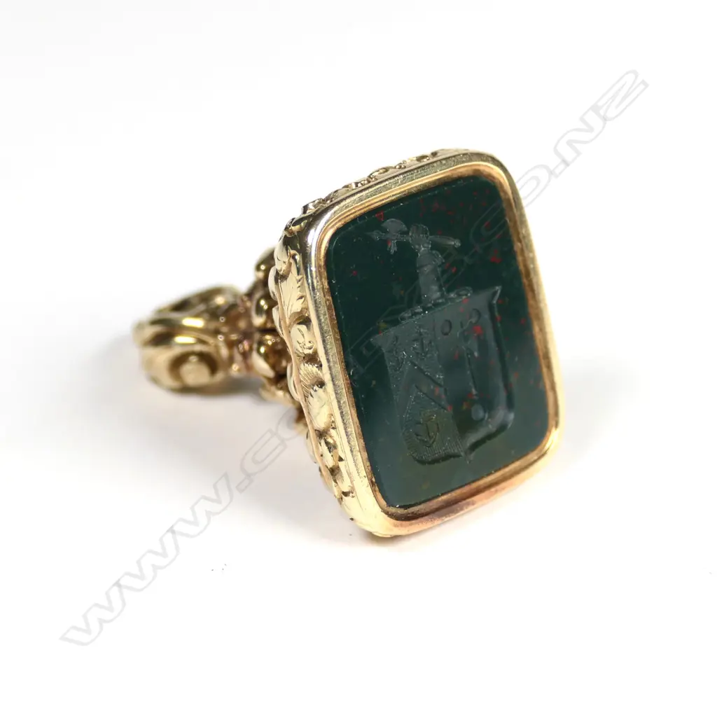 A quality antique 15ct gold and bloodstone fob seal Image 1++