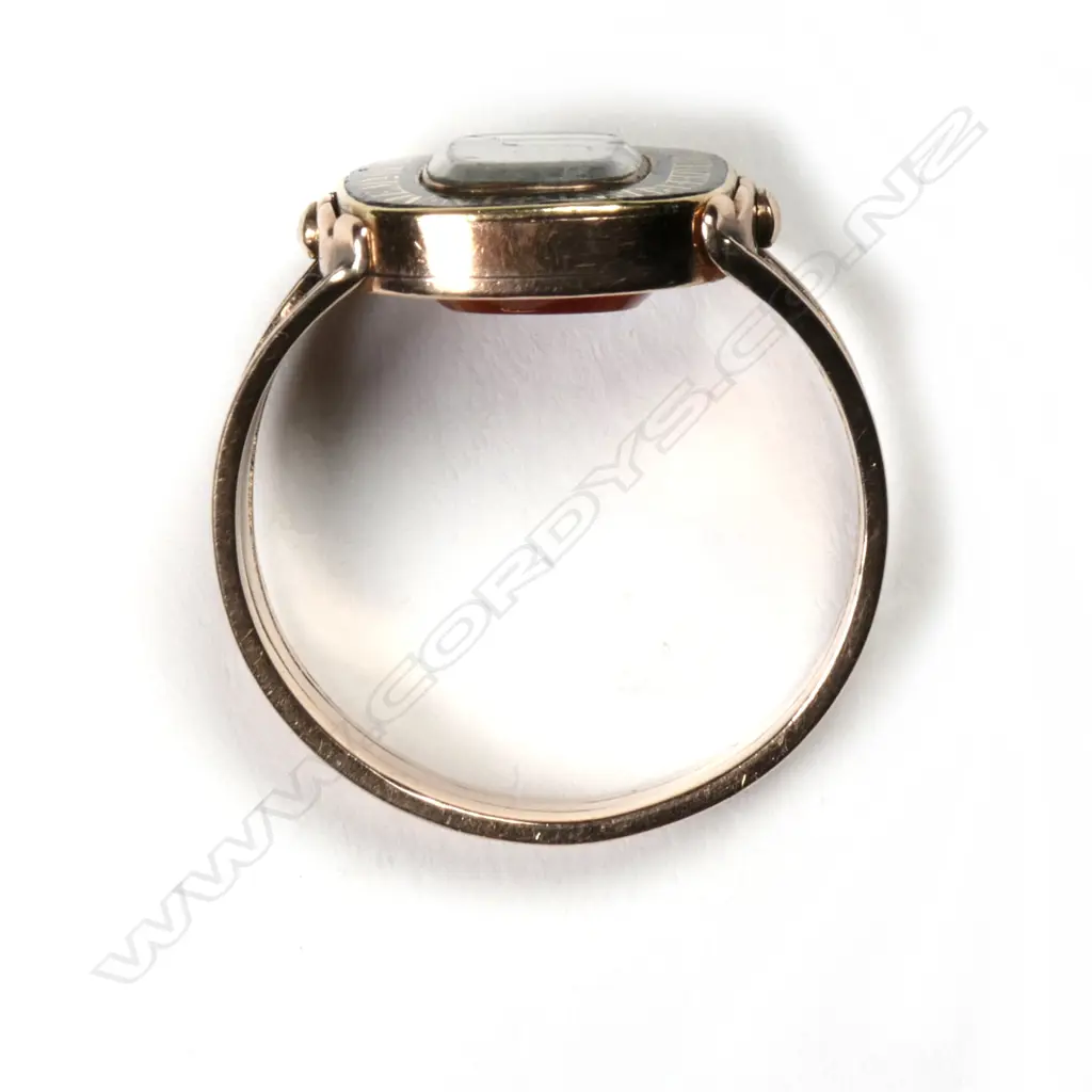A Georgian 9ct gold and enamel mourning ring Image 1++