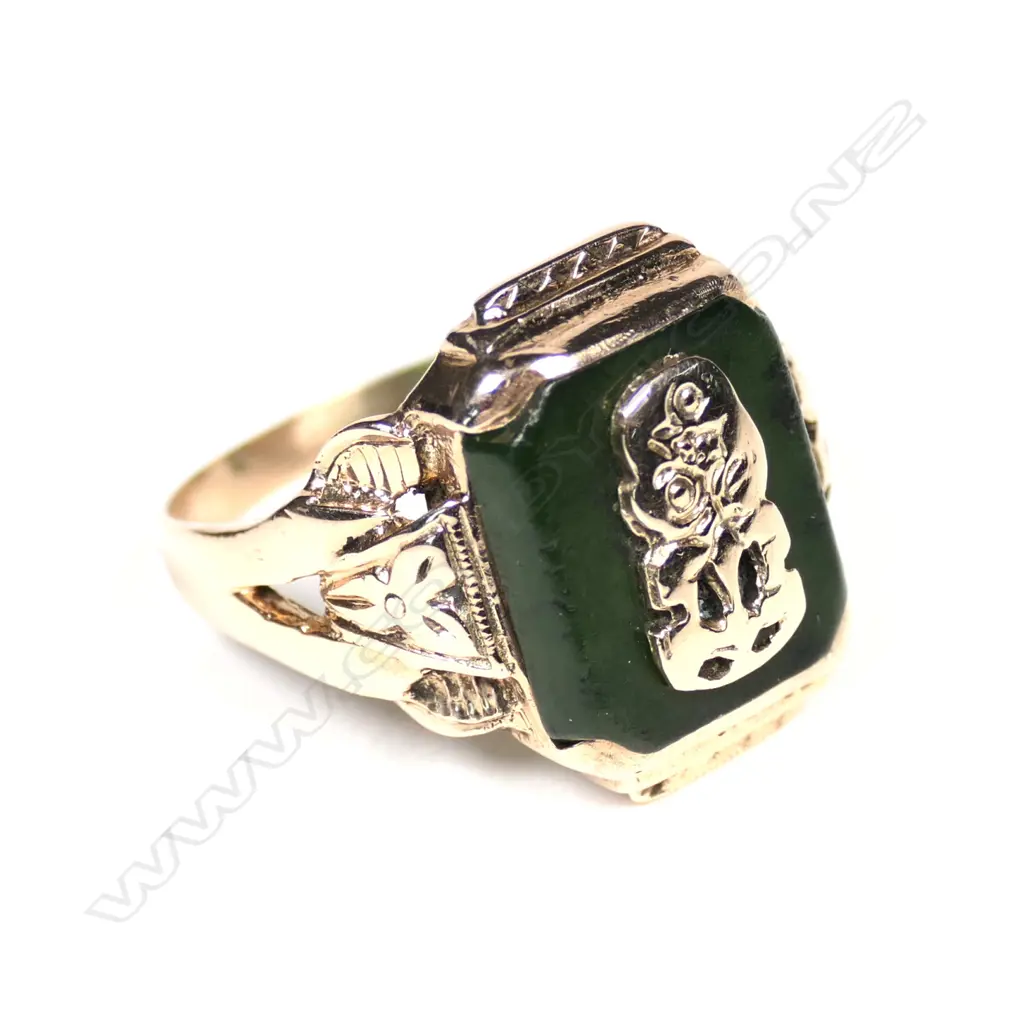 A 9ct rose gold and pounamu ring Image 1++