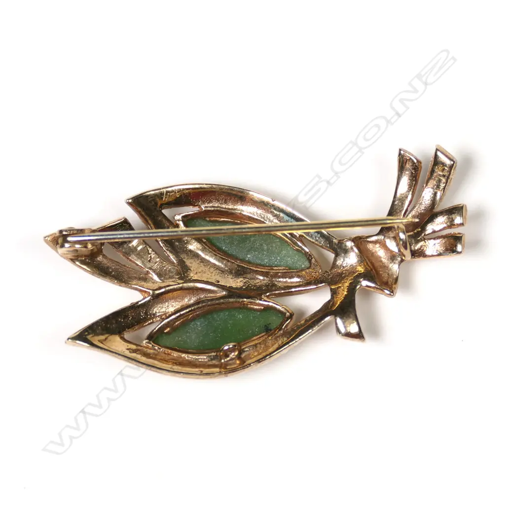 A 9ct gold pearl and pounamu brooch Image 1++