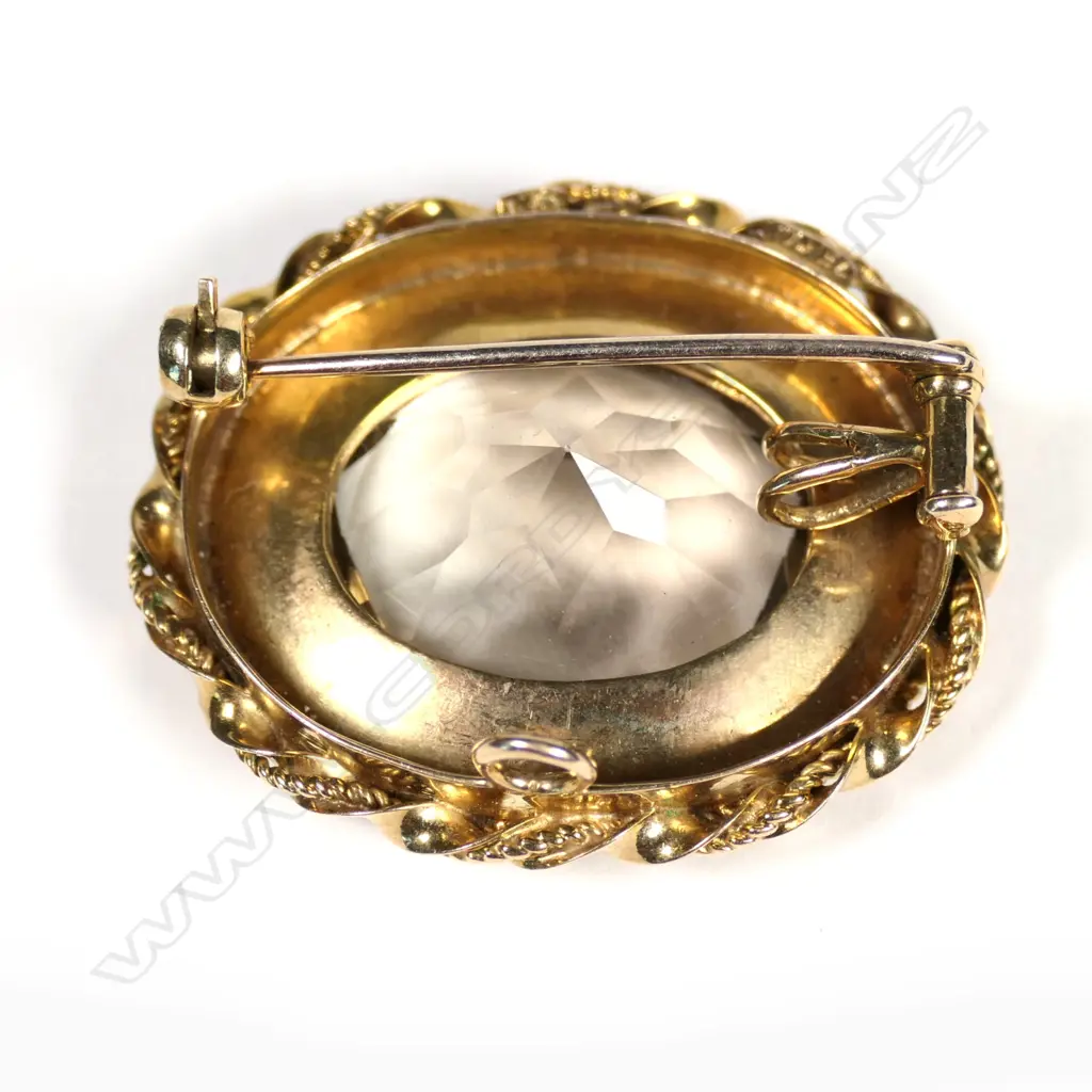 A 9ct gold and citrine brooch Image 1++