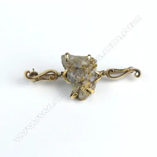 An early 20thC gold bearing quartz nugget brooch