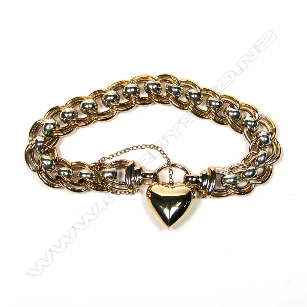 A 9ct gold bracelet Image 1++