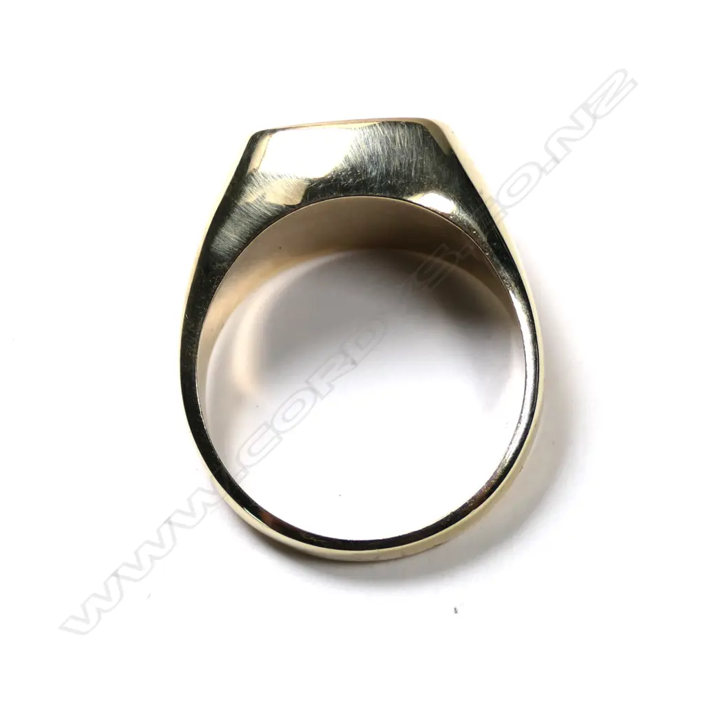 A 9ct gold diamond signet ring Image 1++