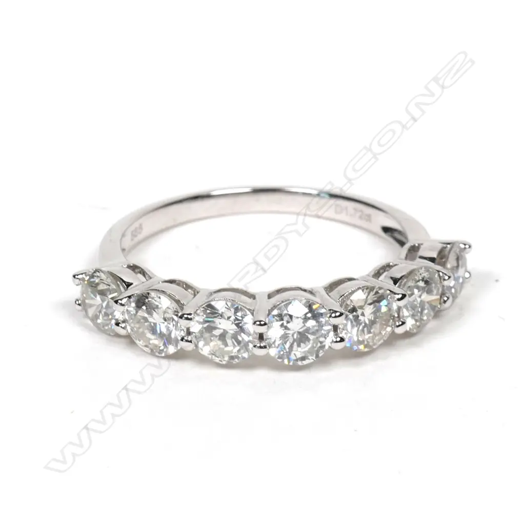 A 14ct white gold seven stone diamond ring Image 1++