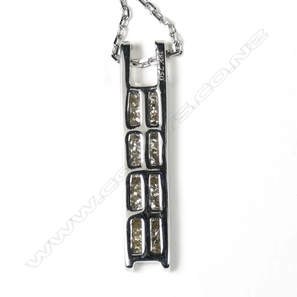 An 18k white gold and diamond set pendant Image 1++
