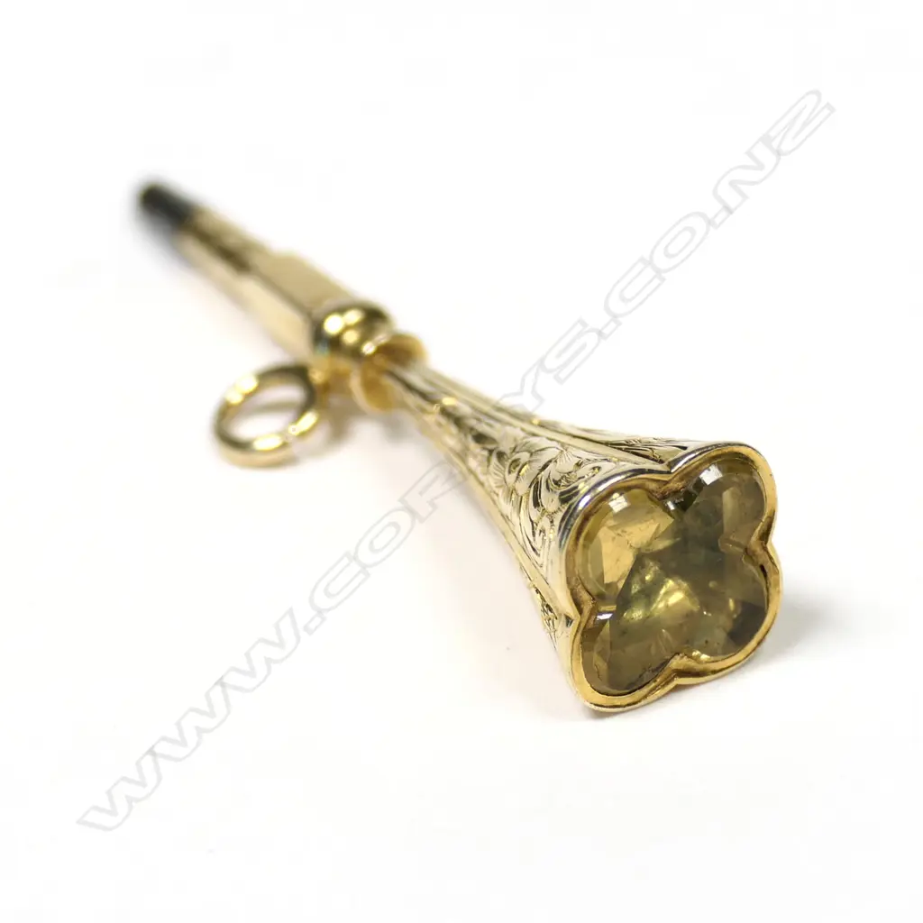 An 18ct gold watch key Image 1++