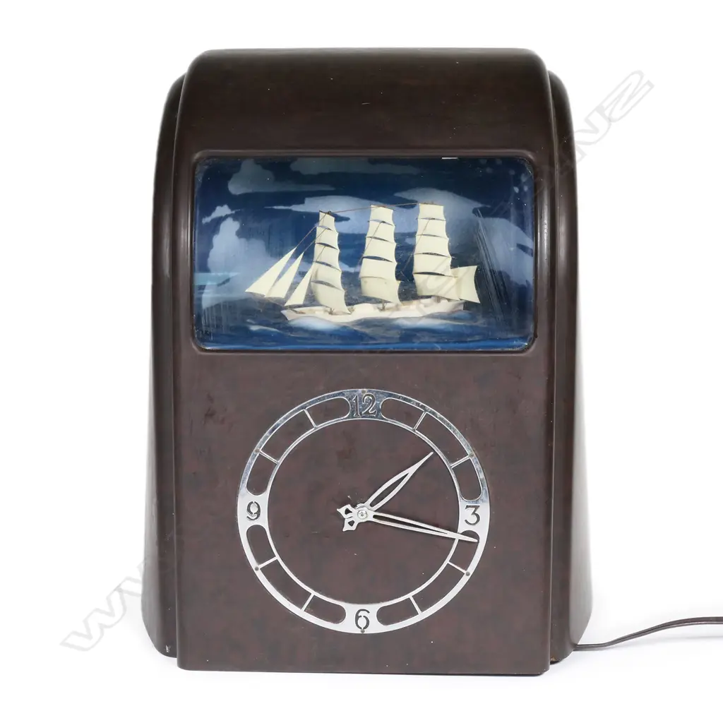 A Vitascope dioramic electric clock Image 1++
